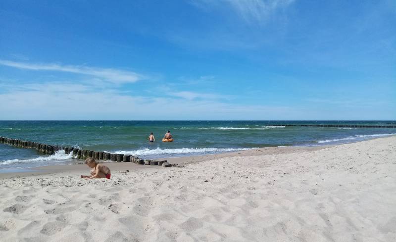 Photo de Dabkowice Beach avec sable beige de surface