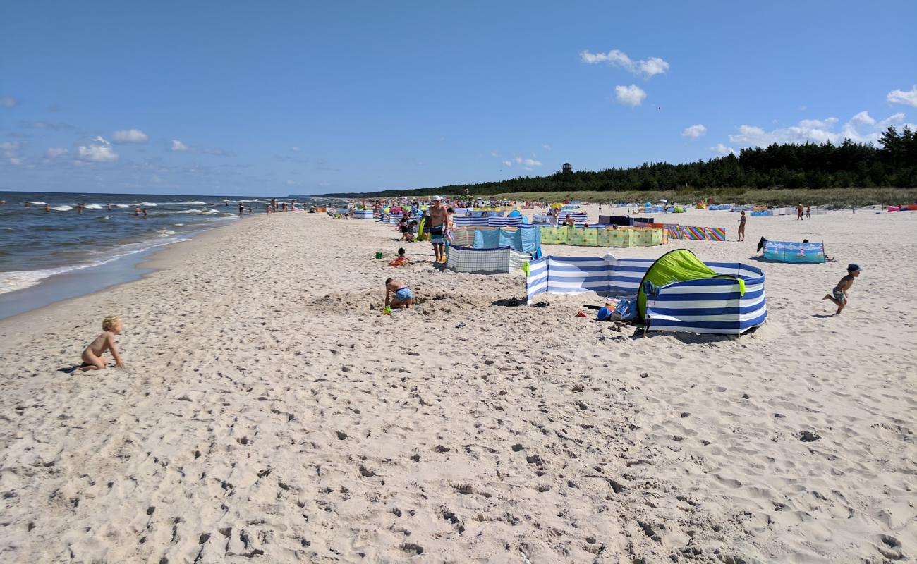 Photo de Debki Beach avec sable fin et lumineux de surface