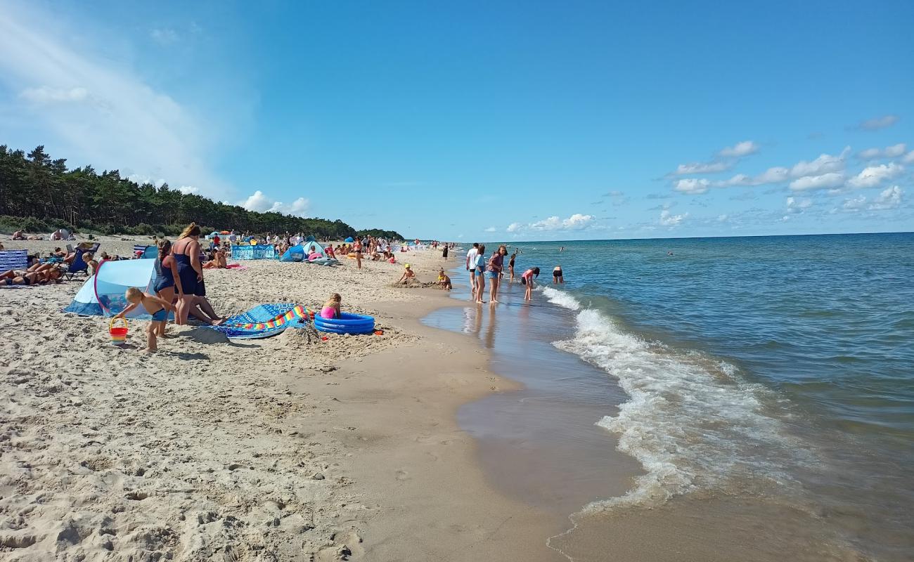 Photo de Ostrowo Beach avec sable beige de surface