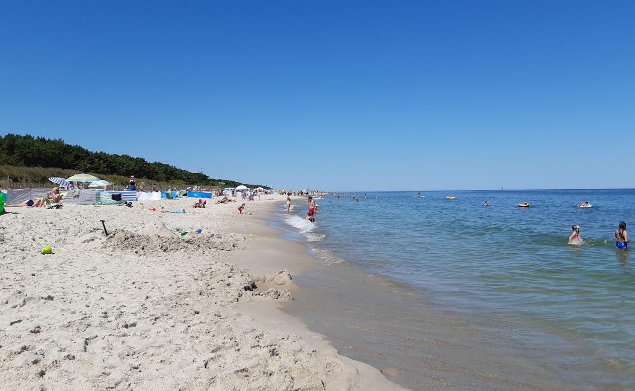 Photo de Jurata Beach avec sable fin et lumineux de surface