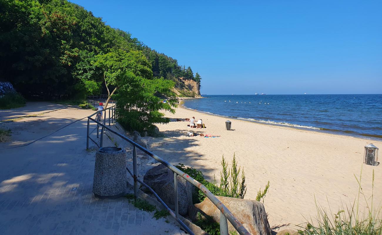 Photo de Gdynia-Orlow beach avec sable lumineux de surface