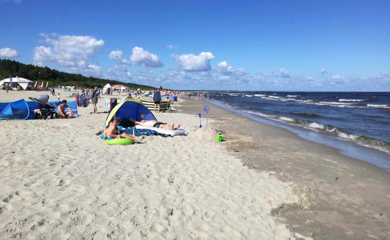 Photo de Jantar beach avec sable blanc de surface