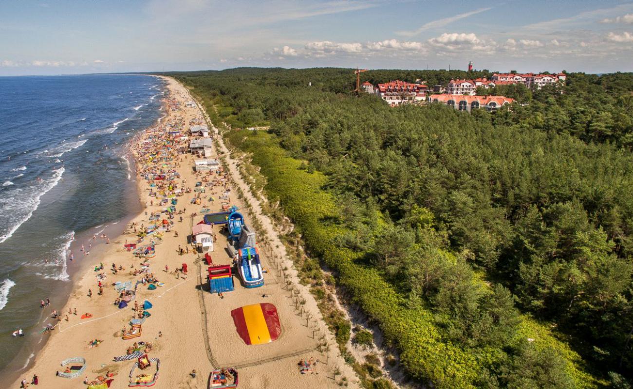 Photo de Krynica Morska beach avec sable lumineux de surface