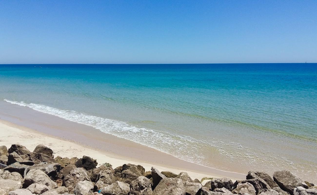 Photo de Ilha do Farol avec sable fin et lumineux de surface