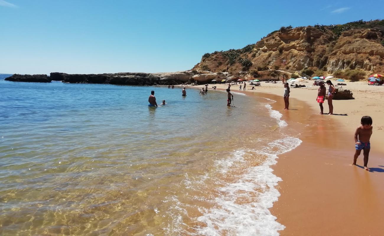 Photo de Praia dos Aveiros avec sable fin brun de surface