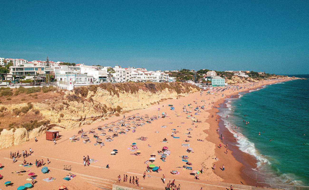 Photo de Praia dos Alemaes avec sable fin brun de surface