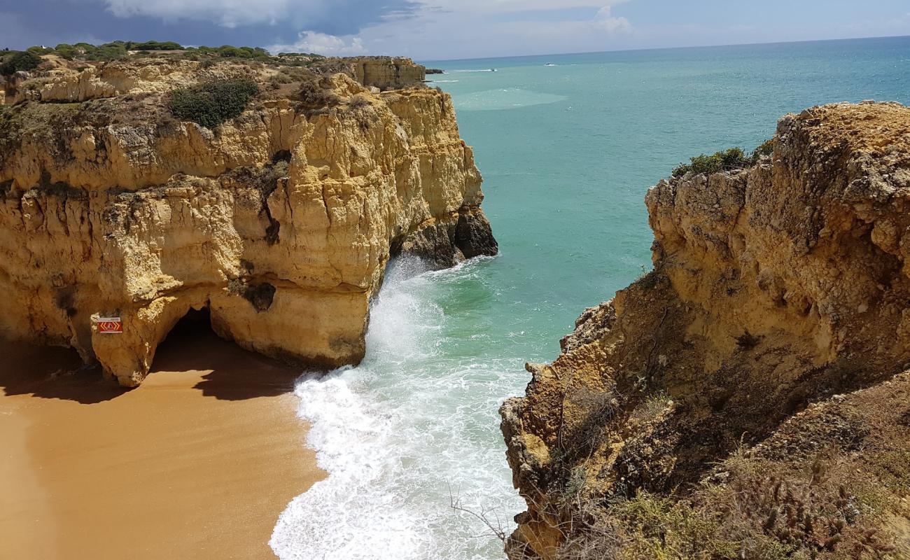 Photo de Praia da Fraternidade avec sable lumineux de surface