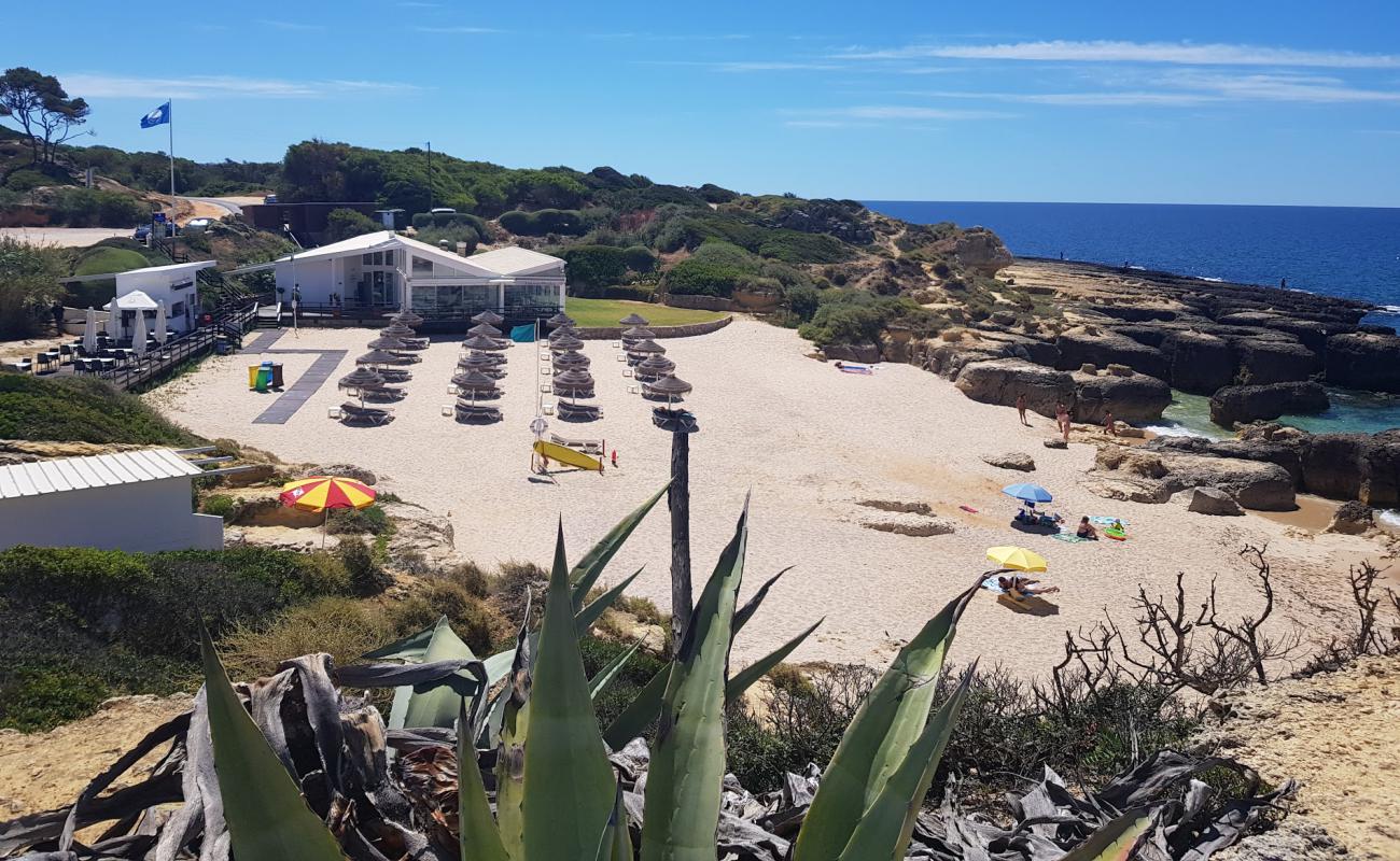 Photo de Praia do Evaristo avec sable fin et lumineux de surface