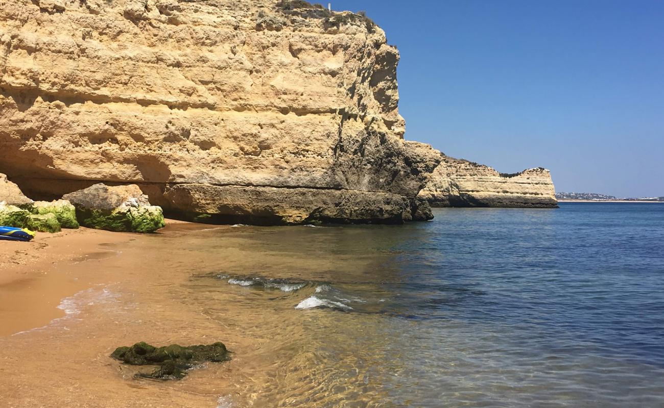 Photo de Praia dos Cavalos avec sable brun de surface