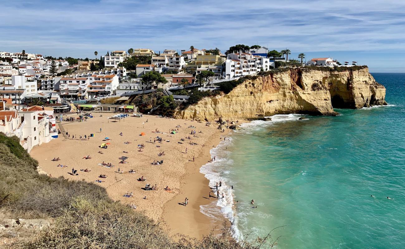 Photo de Praia de Carvoeiro avec sable lumineux de surface