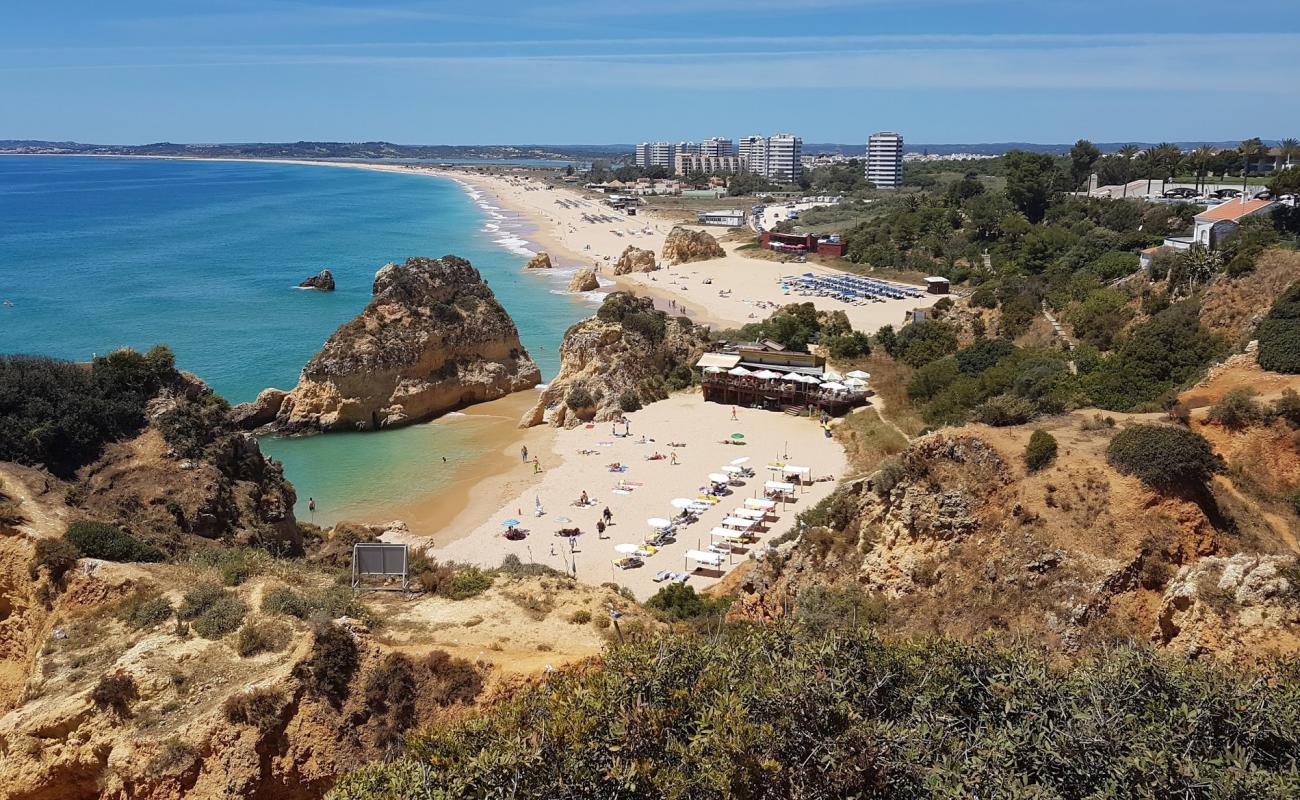 Photo de Praia de Alvor avec sable fin et lumineux de surface