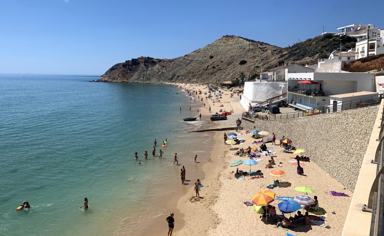 Photo de Praia do Burgau avec sable fin et lumineux de surface