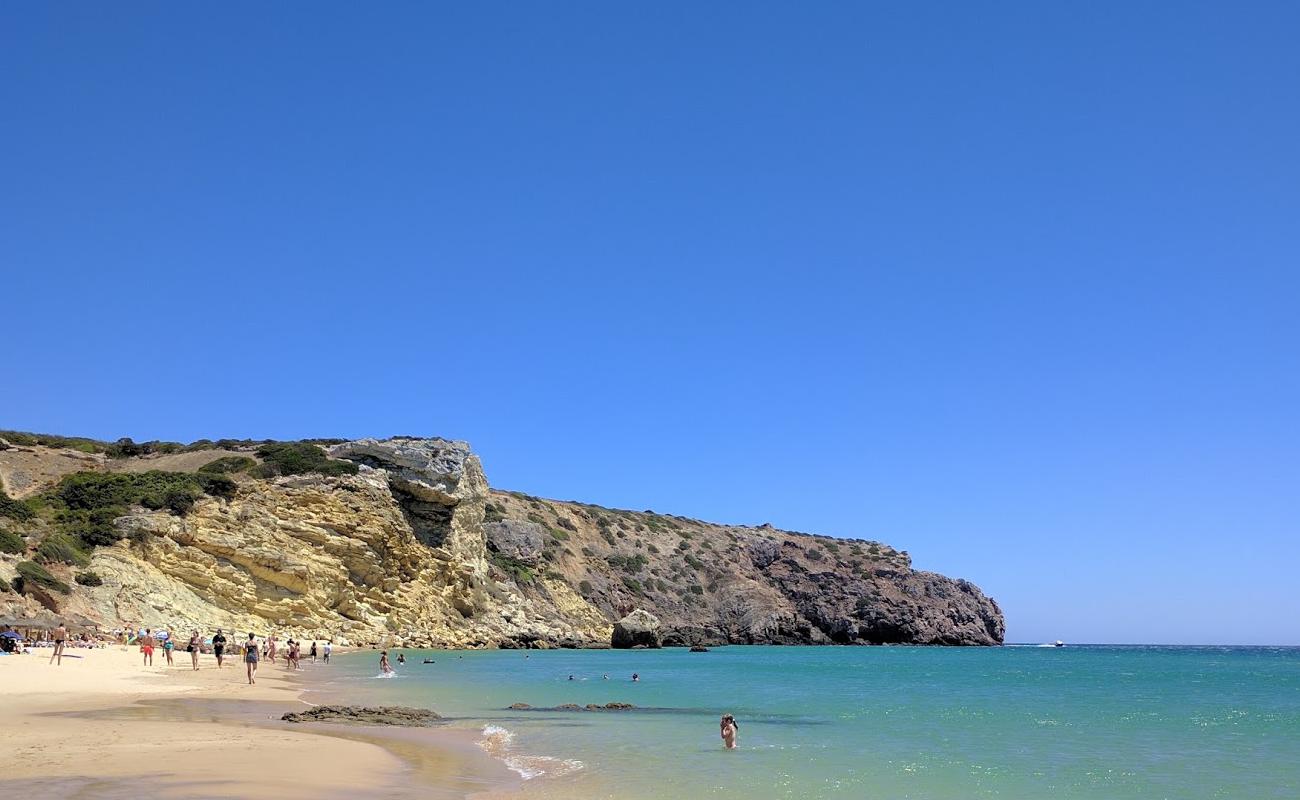 Photo de Praia do Zavial avec sable fin et lumineux de surface