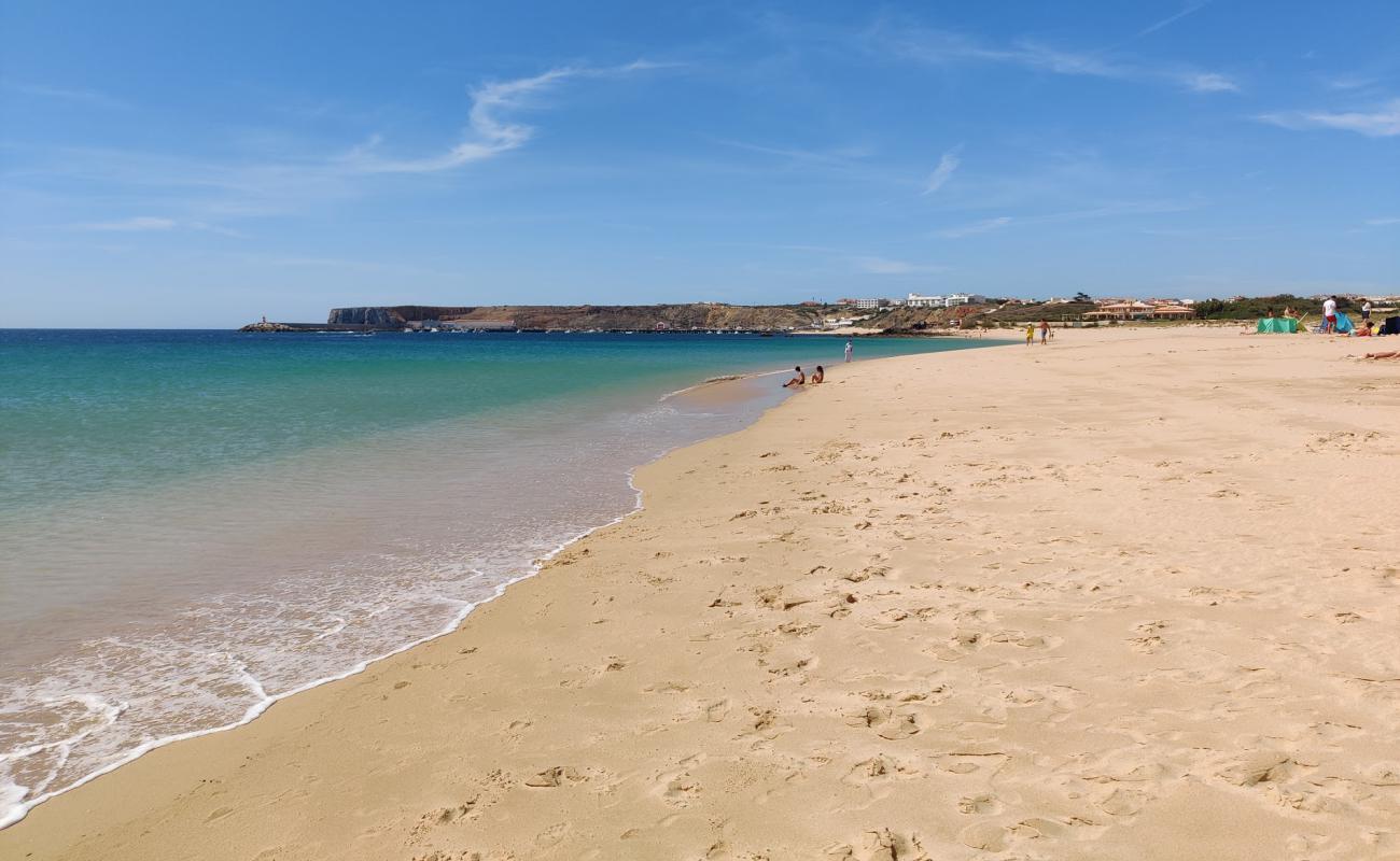 Photo de Praia do Martinhal avec sable lumineux de surface