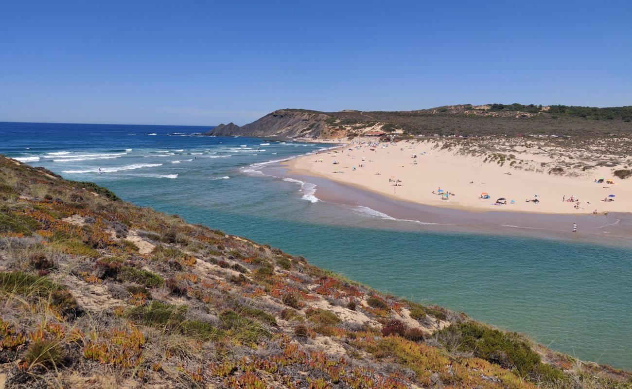 Photo de Praia da Amoreira avec sable fin et lumineux de surface