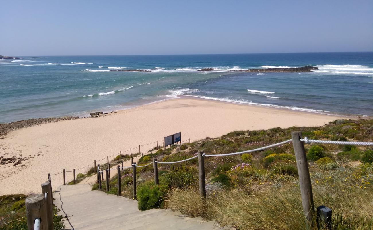Photo de Praia das Furnas avec sable beige fin de surface