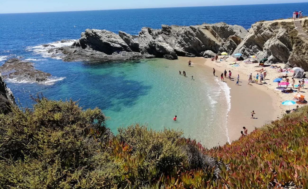 Photo de Praia dos Buizinhos avec sable lumineux de surface