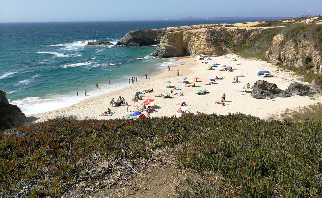 Photo de Praia da Cerca Nova avec sable lumineux de surface