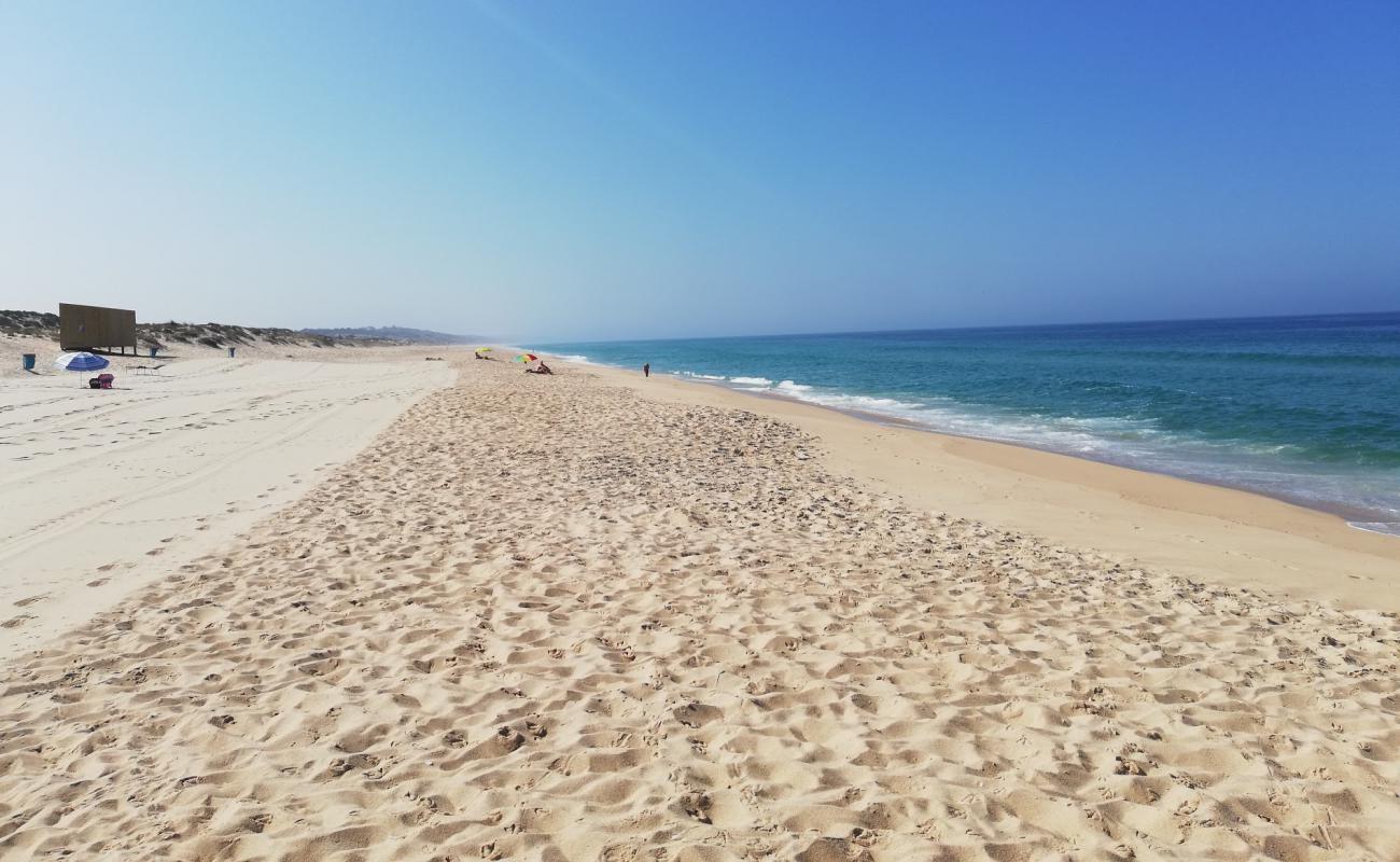 Photo de Praia do Pego avec sable blanc de surface