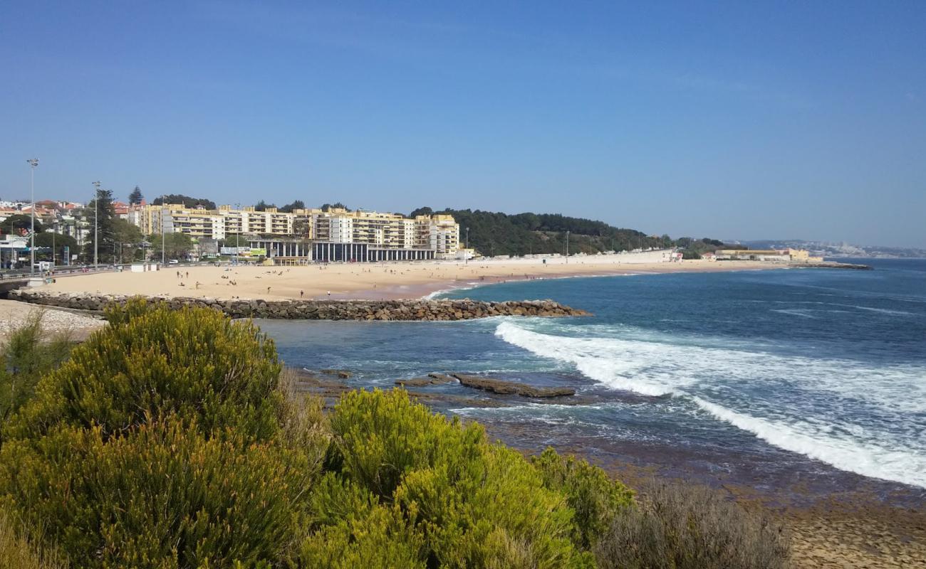 Photo de Santo Amaro de Oeiras avec sable beige fin de surface