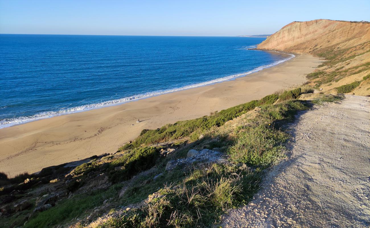 Photo de Praia da Gralha avec sable lumineux de surface