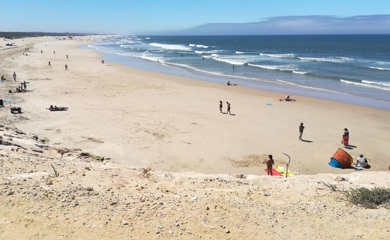 Photo de Praia Da Cova Gala avec sable beige fin de surface