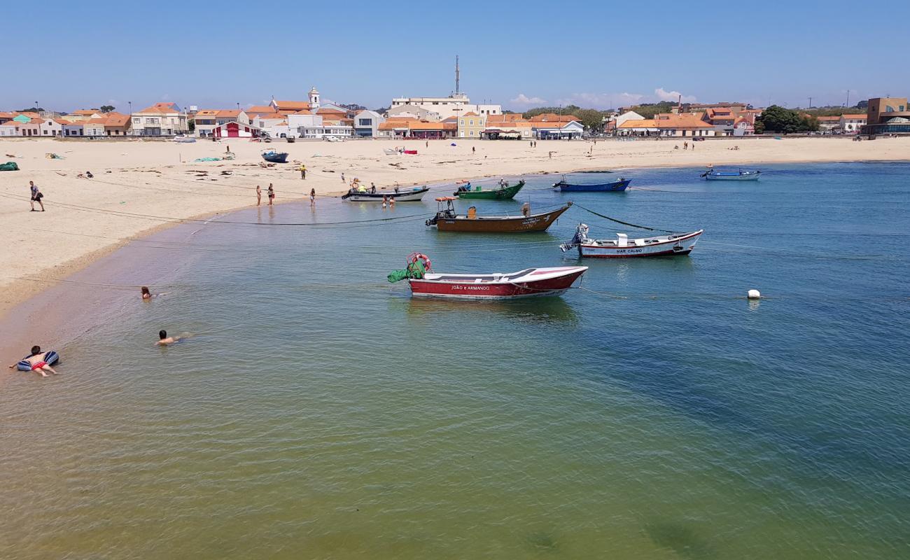 Photo de Praia da Aguda avec sable fin blanc de surface