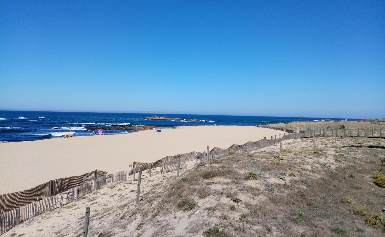 Photo de Praia da Memoria avec sable fin et lumineux de surface