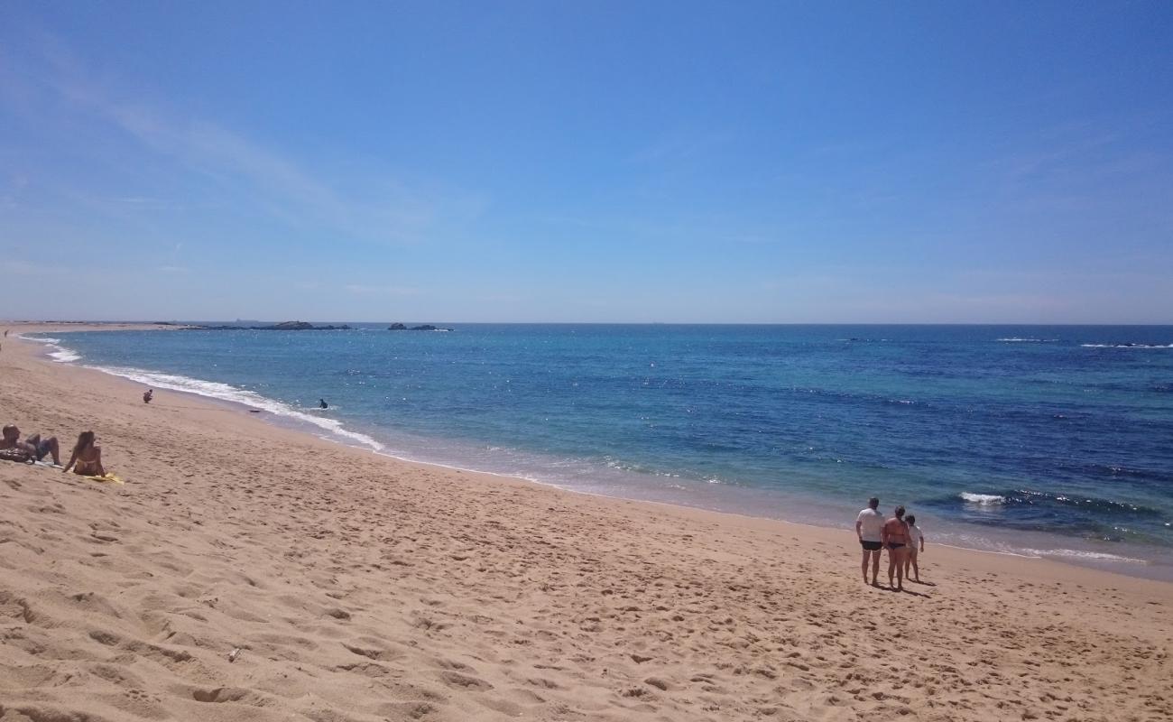 Photo de Pedras do Corgo avec sable fin et lumineux de surface