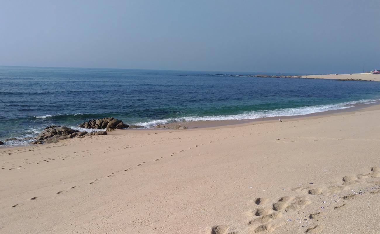 Photo de Beach Carvalhido avec sable fin et lumineux de surface