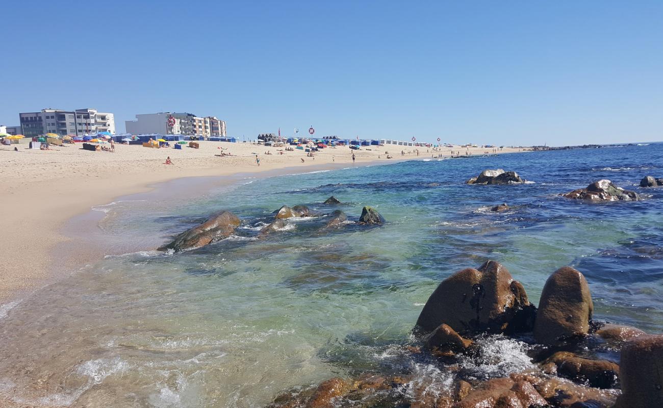 Photo de Praia de Coim avec sable lumineux de surface