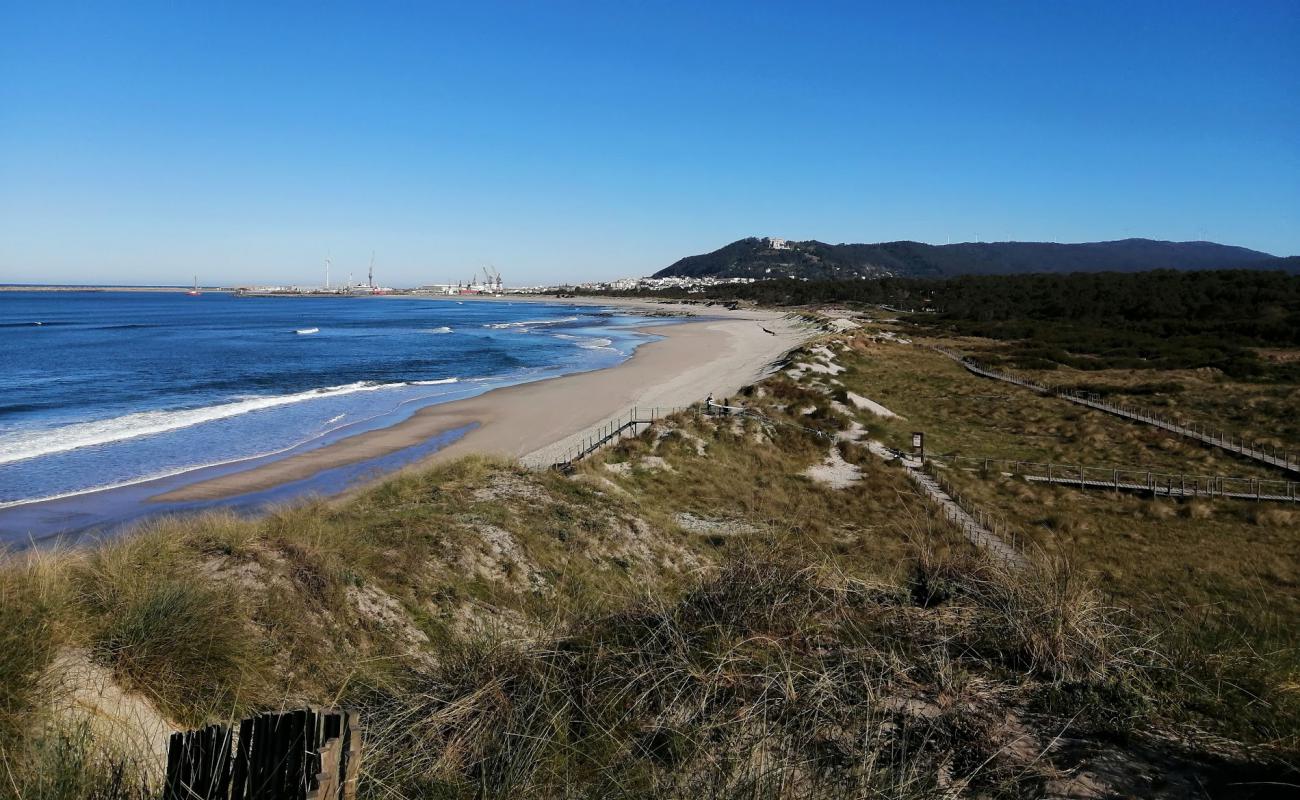 Photo de Praia da Amorosa avec sable fin et lumineux de surface