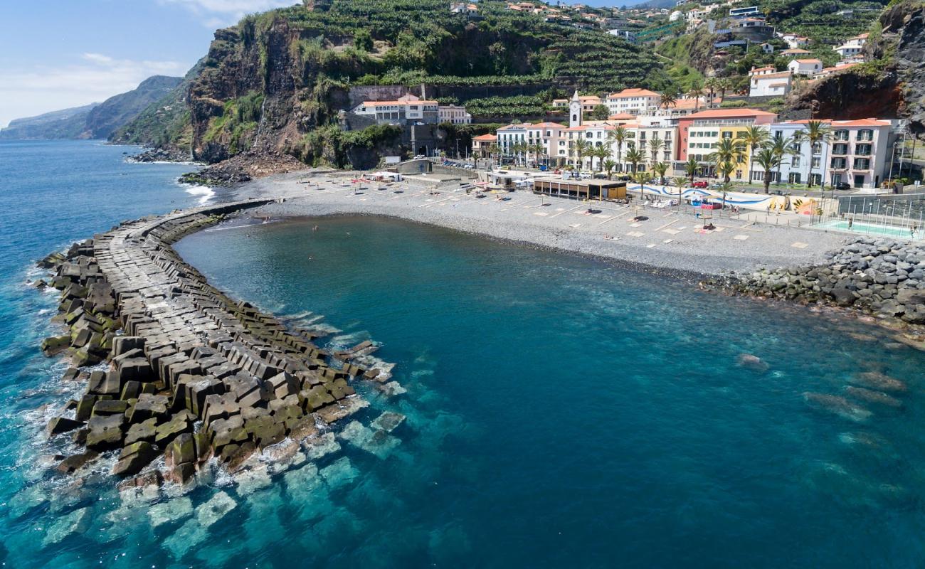 Photo de Ponta do Sol Beach avec caillou gris de surface