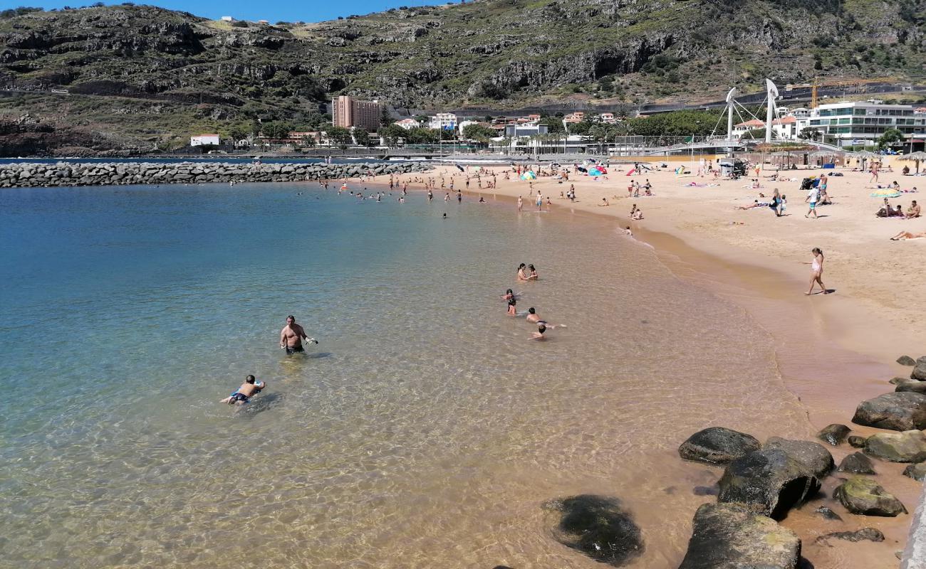 Photo de Praia de Machico avec sable lumineux de surface