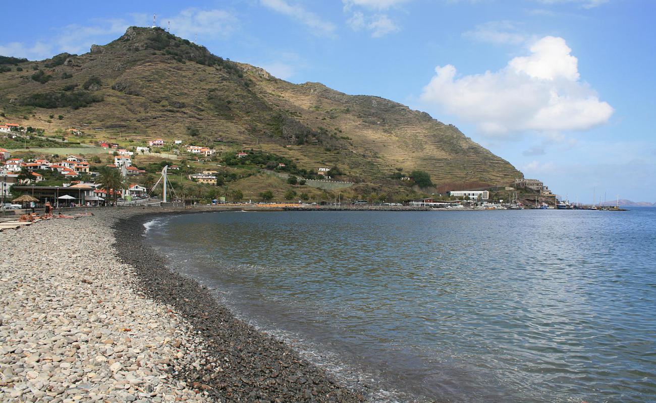 Photo de Praia de S. Roque avec caillou gris de surface