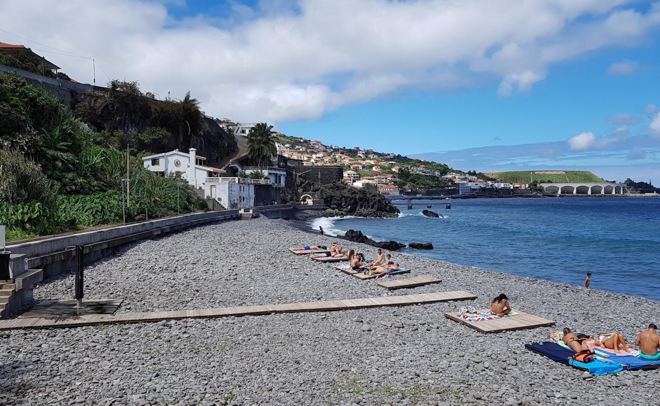 Photo de Praia das Palmeiras avec roches de surface