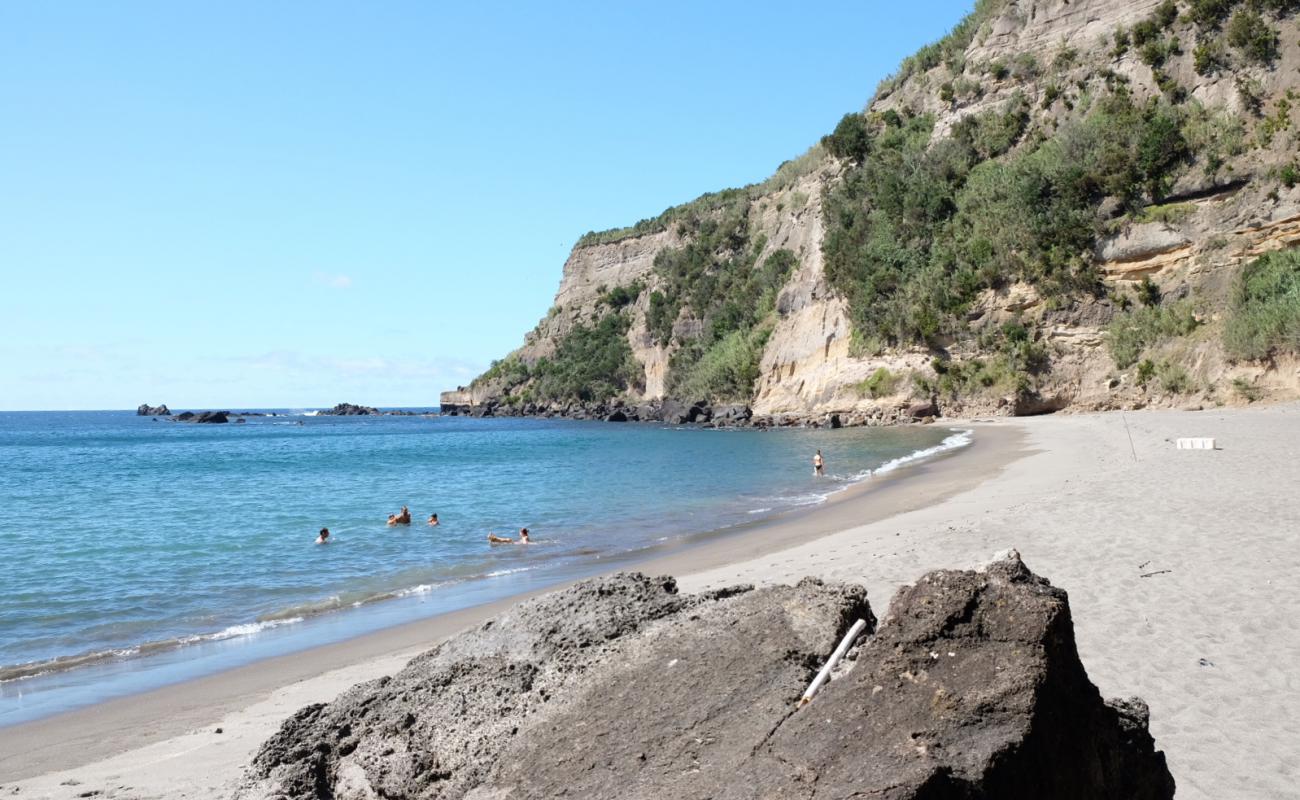 Photo de Praia da Pedreira avec sable beige de surface