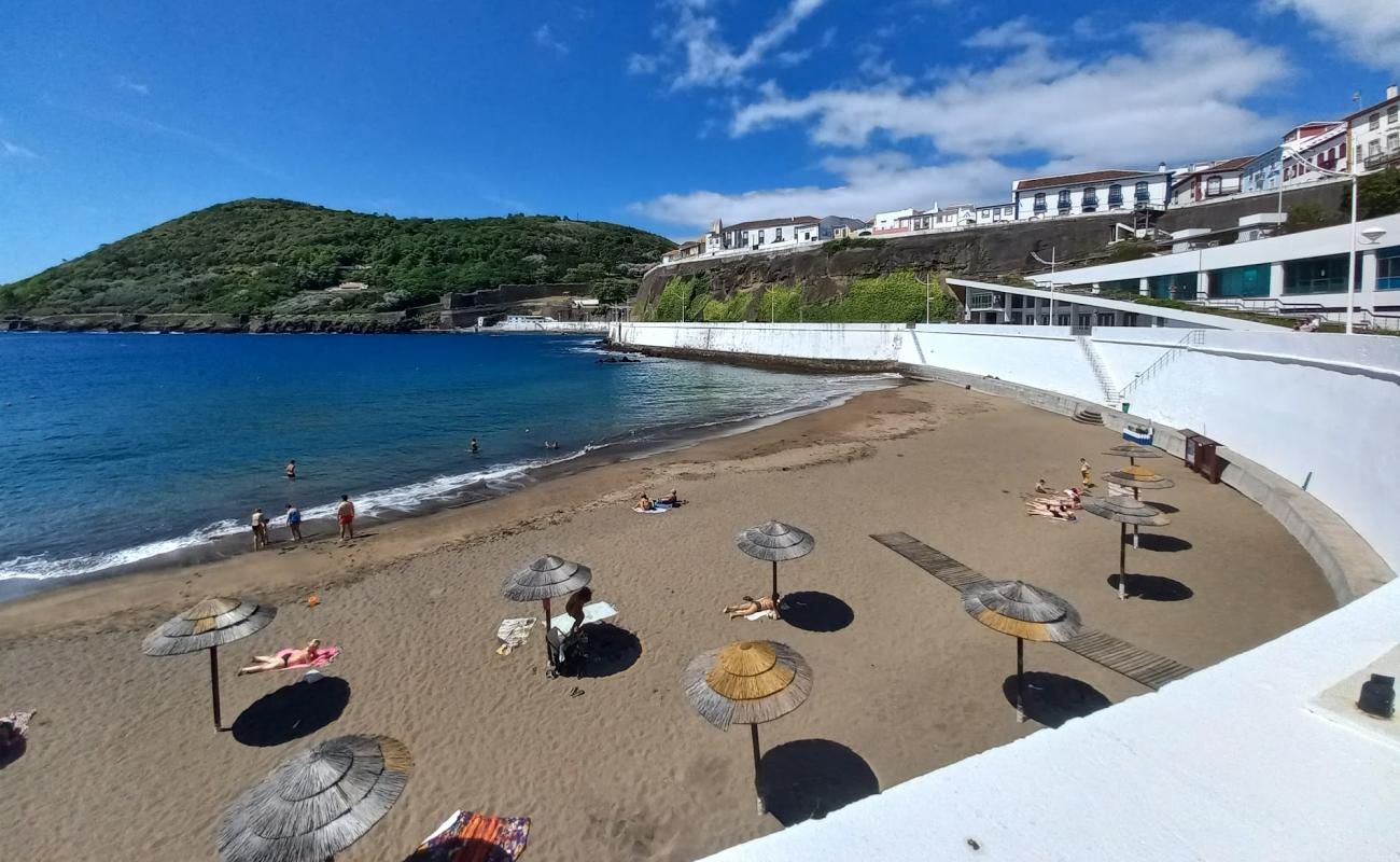 Photo de Zona Balnear da Prainha avec sable brun de surface
