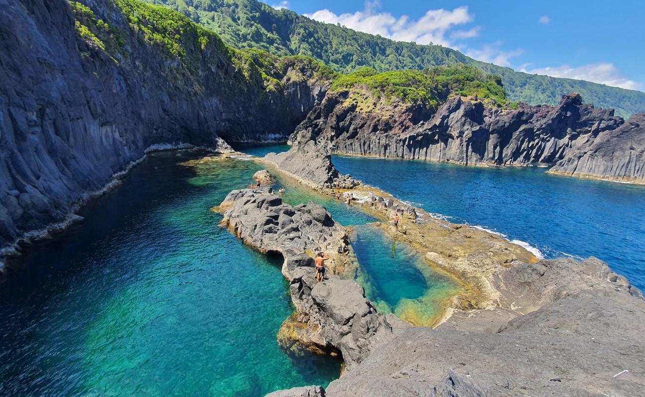 Photo de Piscina Natural "Simao Dias" avec terrain rocheux de surface