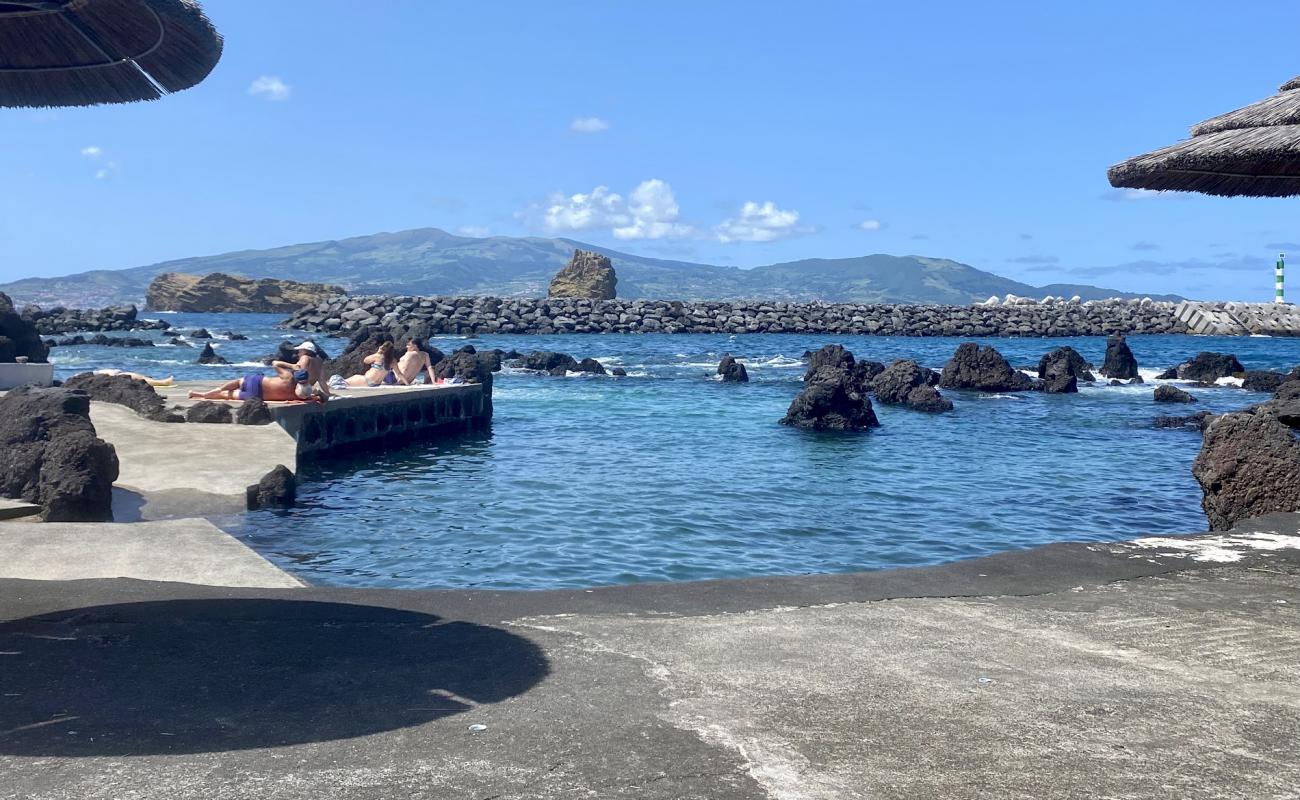 Photo de Piscina Municipal da Madalena avec surface béton pavée de surface