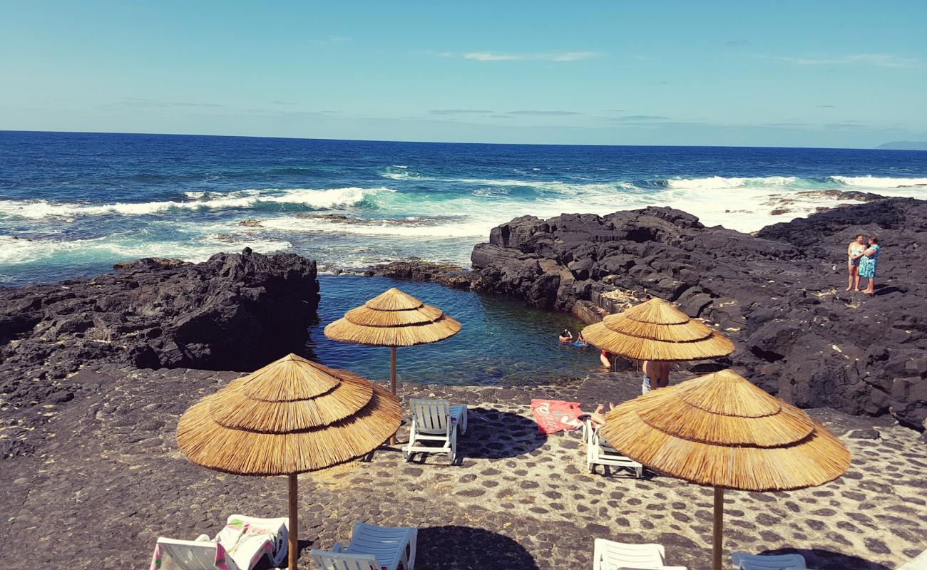 Photo de Piscinas Naturais do Cais do Mourato avec surface béton pavée de surface