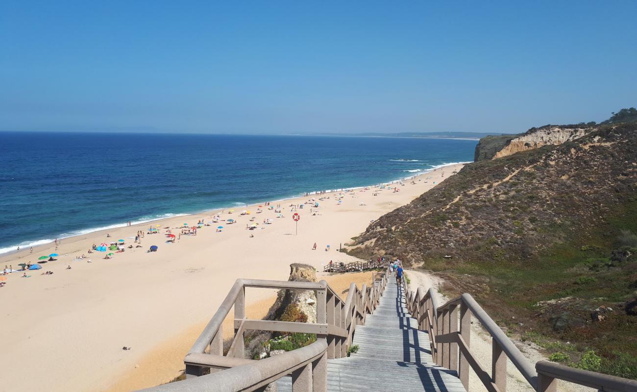 Photo de Praia da saude avec sable beige fin de surface