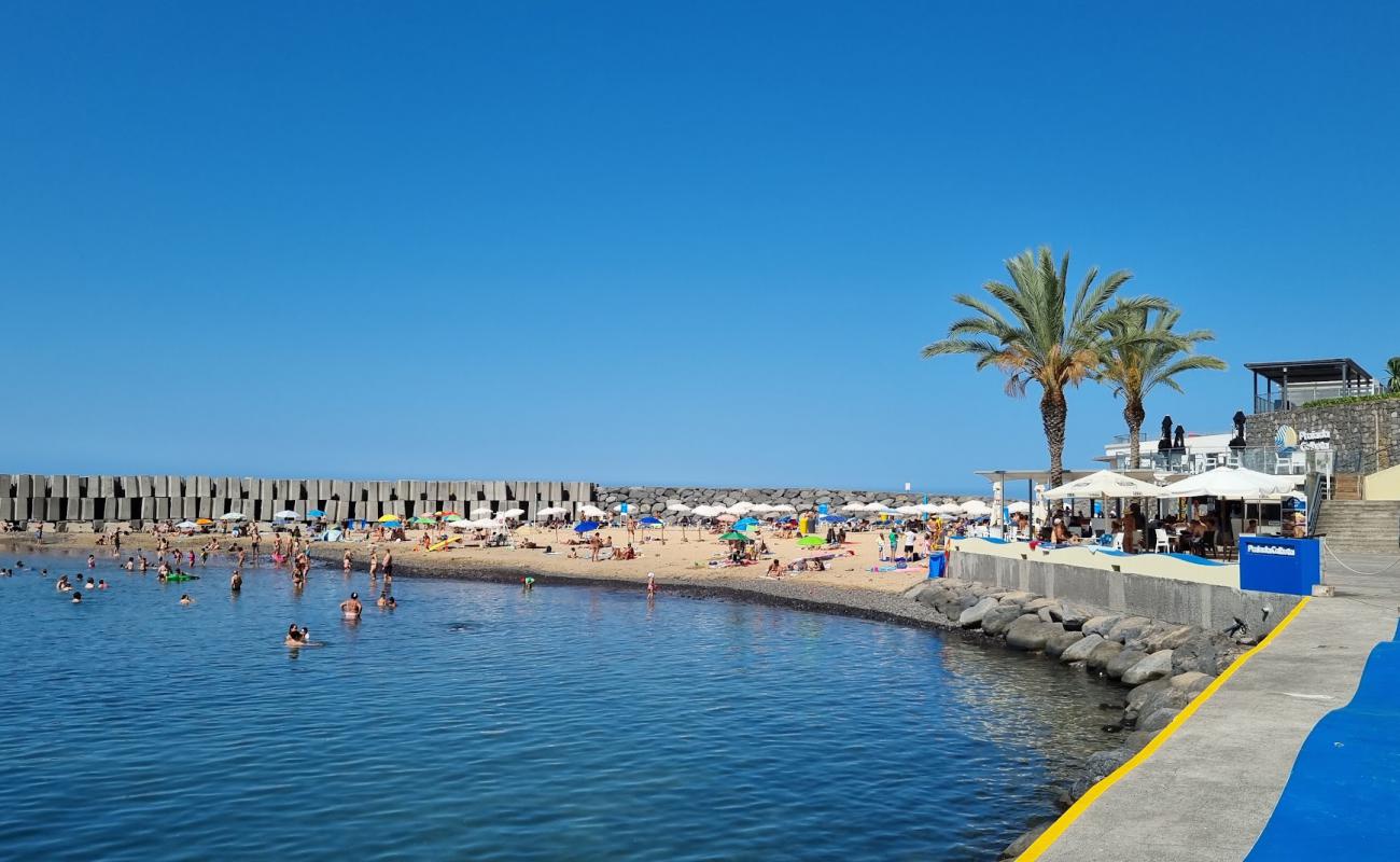 Photo de Plage de Calheta avec sable lumineux de surface