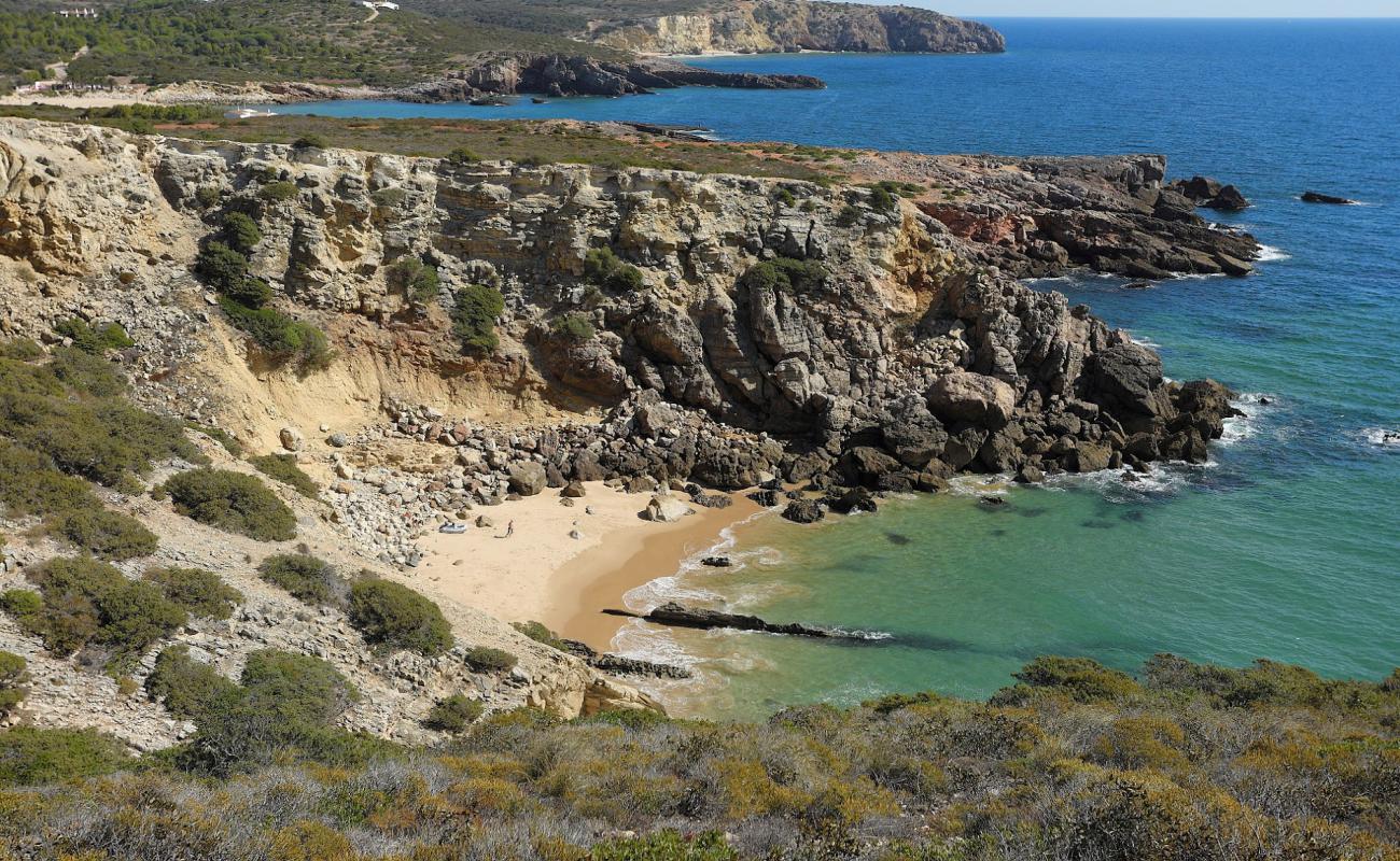 Photo de Praia do Joao Vaz avec roches de surface