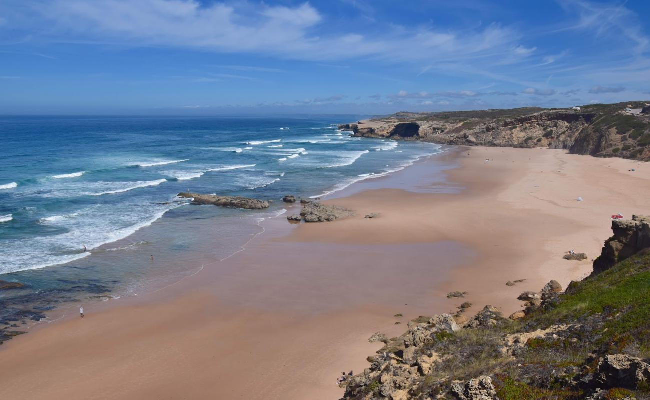 Photo de Praia da Fateixa avec sable lumineux de surface