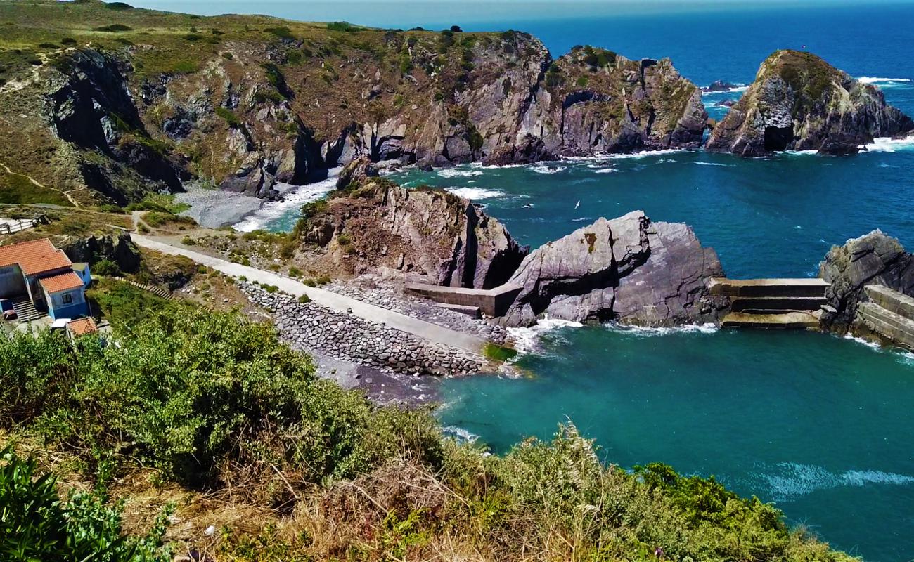Photo de Praia da Azenha do Mar avec galets gris de surface