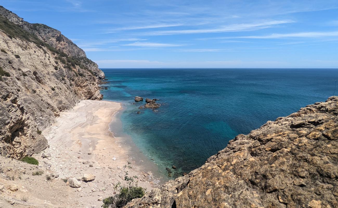 Photo de Praia da Mijona avec caillou fin clair de surface