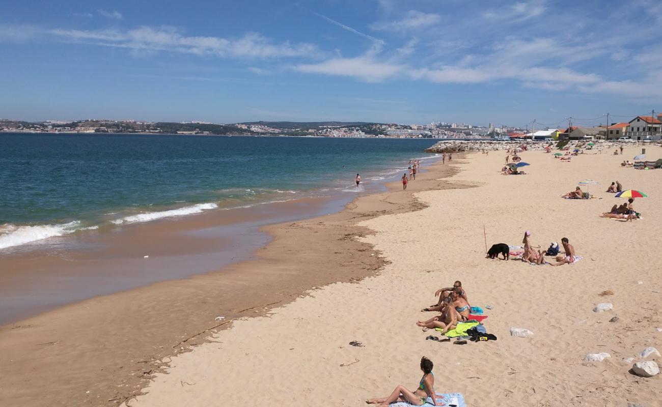 Photo de Praia da Cova do Vapor avec sable beige de surface