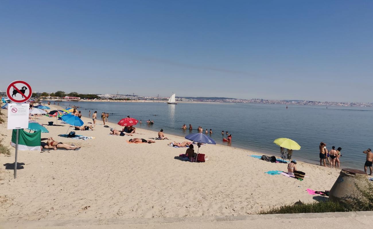 Photo de Praia do Seixal avec sable lumineux de surface