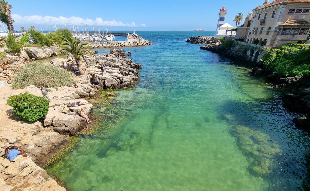 Photo de Praia de Santa Marta avec sable beige de surface
